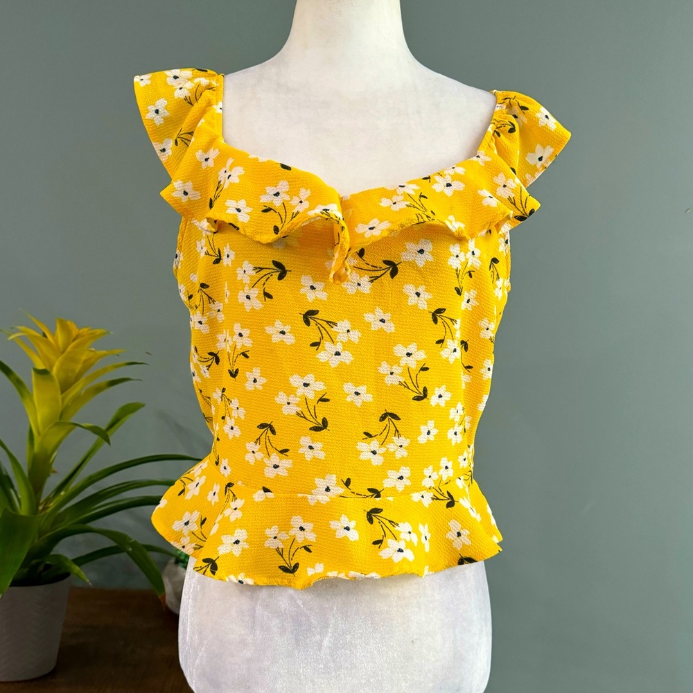 Monteau Cropped Sleeveless Floral Top